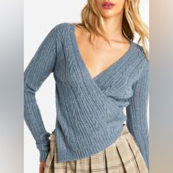NWT, BOOHOO, size small, SOFT KNIT CABLE KNIT ASYMMETRIC WRAP JUMPER - Picture 3 of 7